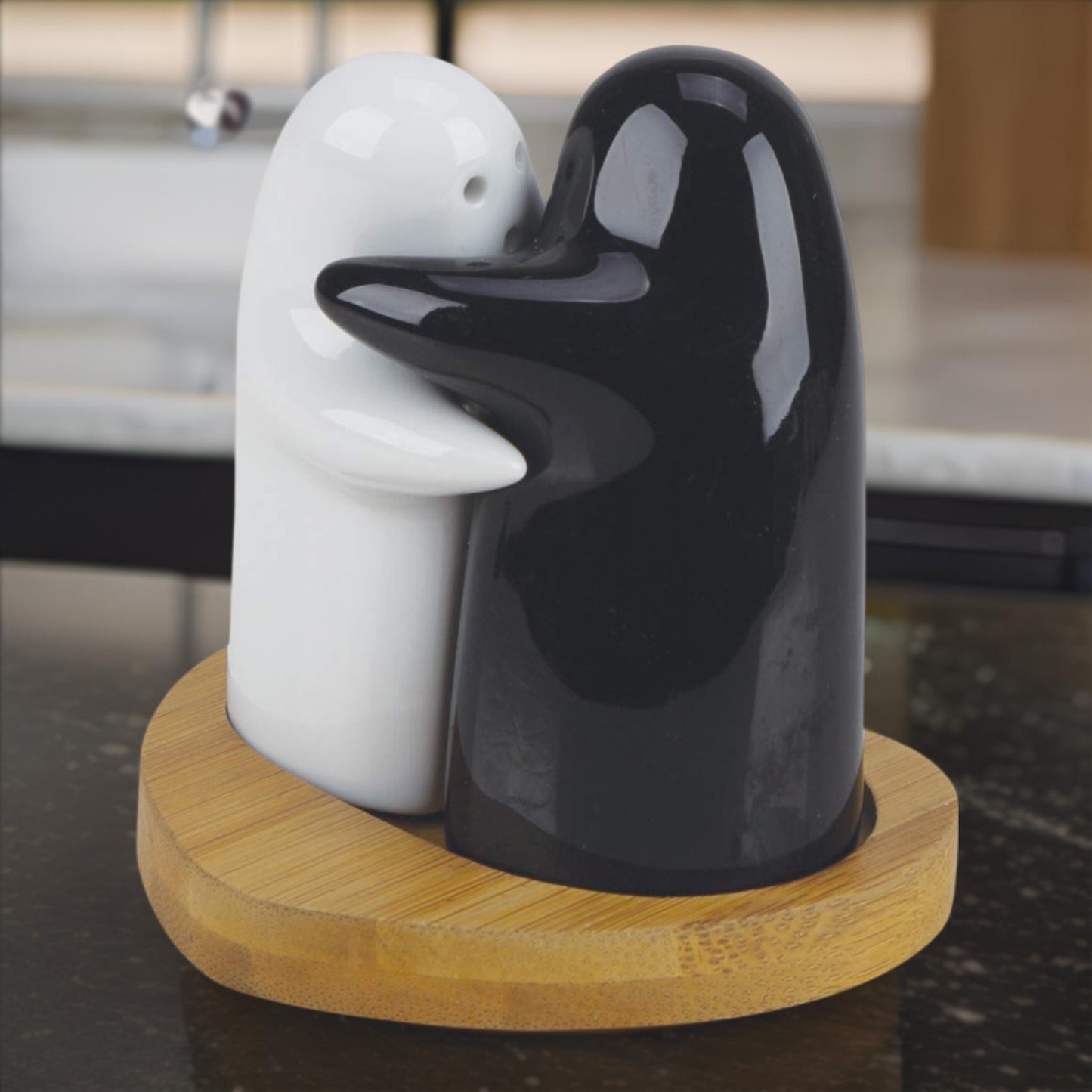 Ceramic Salt & Pepper Shakers – Cute & Stylish 2-Piece Spice Set 🧂✨