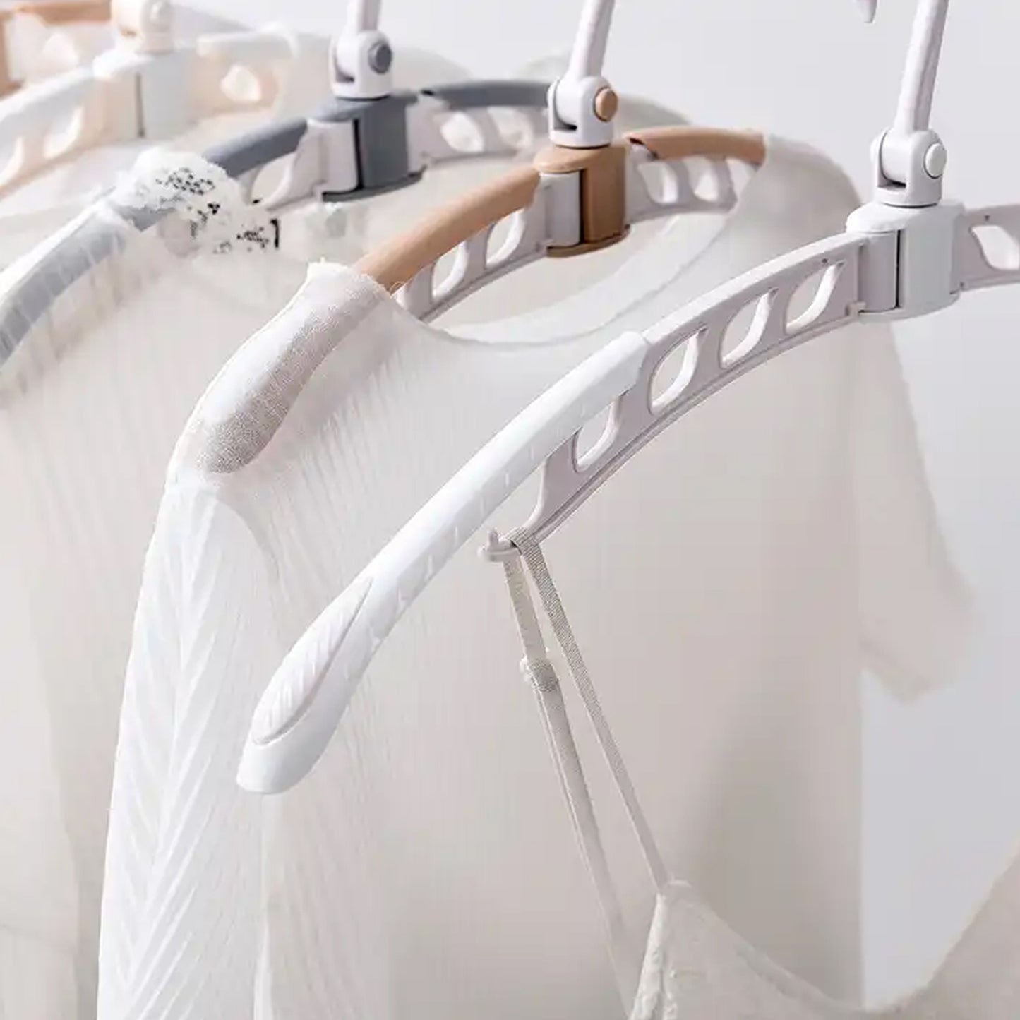 Portable 360° Rotating Folding Clothes Hanger – Travel-Friendly & Adjustable