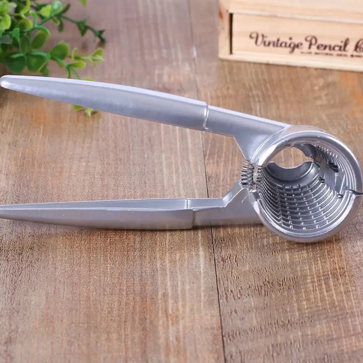 Luxury Die - Cast Walnut Cracker & Nut Cutter – Stainless Steel - Chestore