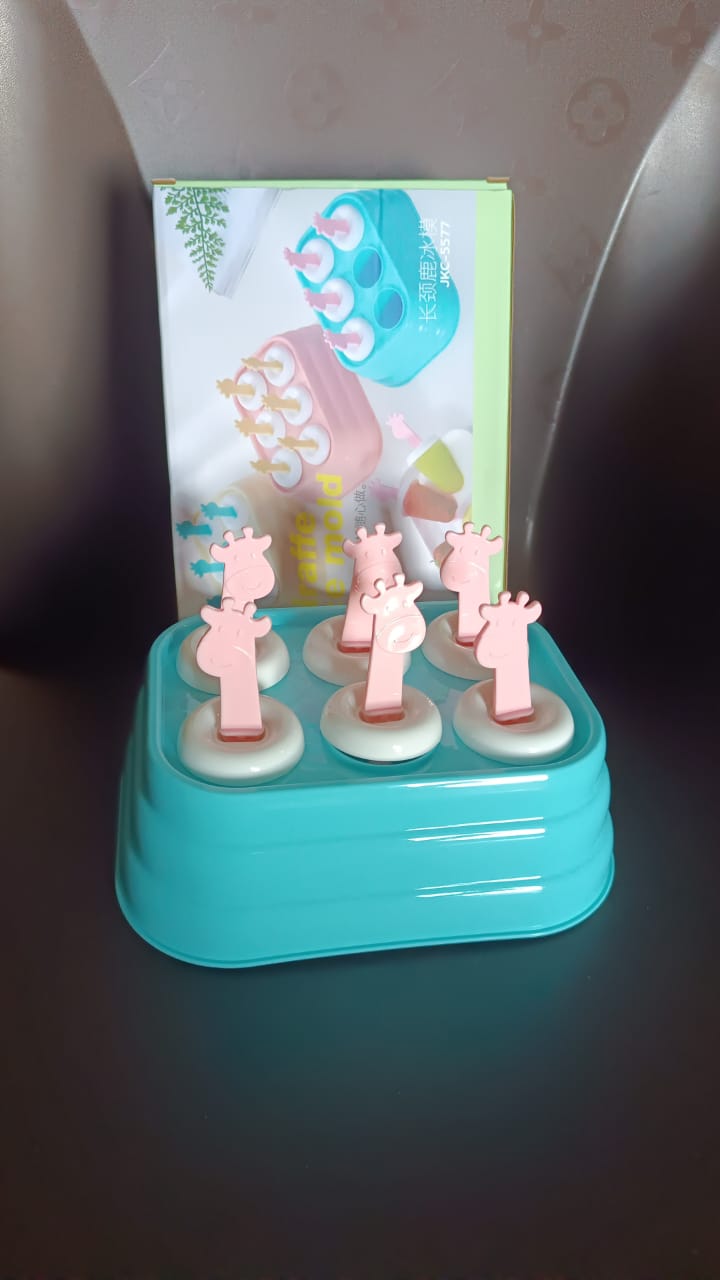 🦒 6-Cavity Giraffe-Shaped Popsicle Molds – Plastic (1 Pc)