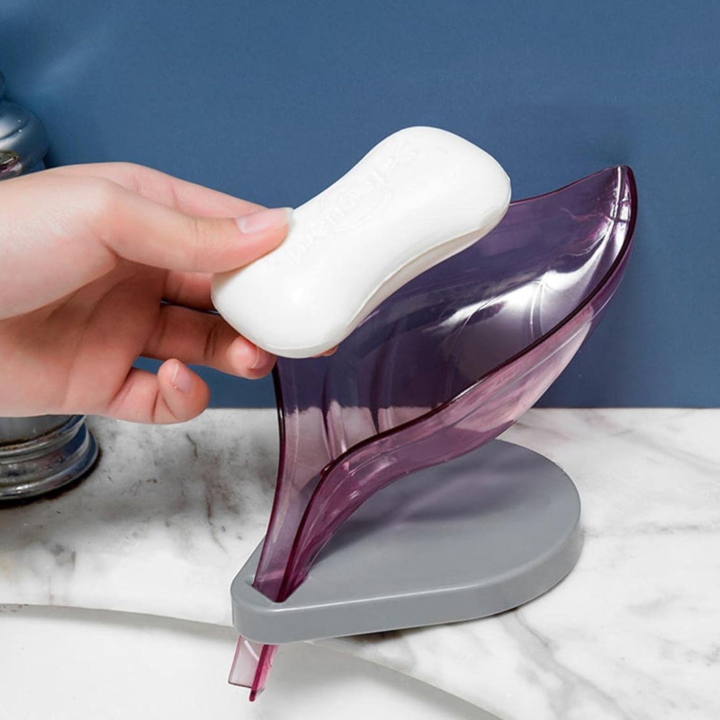 Self-Draining Leaf Soap Tray – Stylish Soap Box with Suction Cup for Bathroom & Kitchen